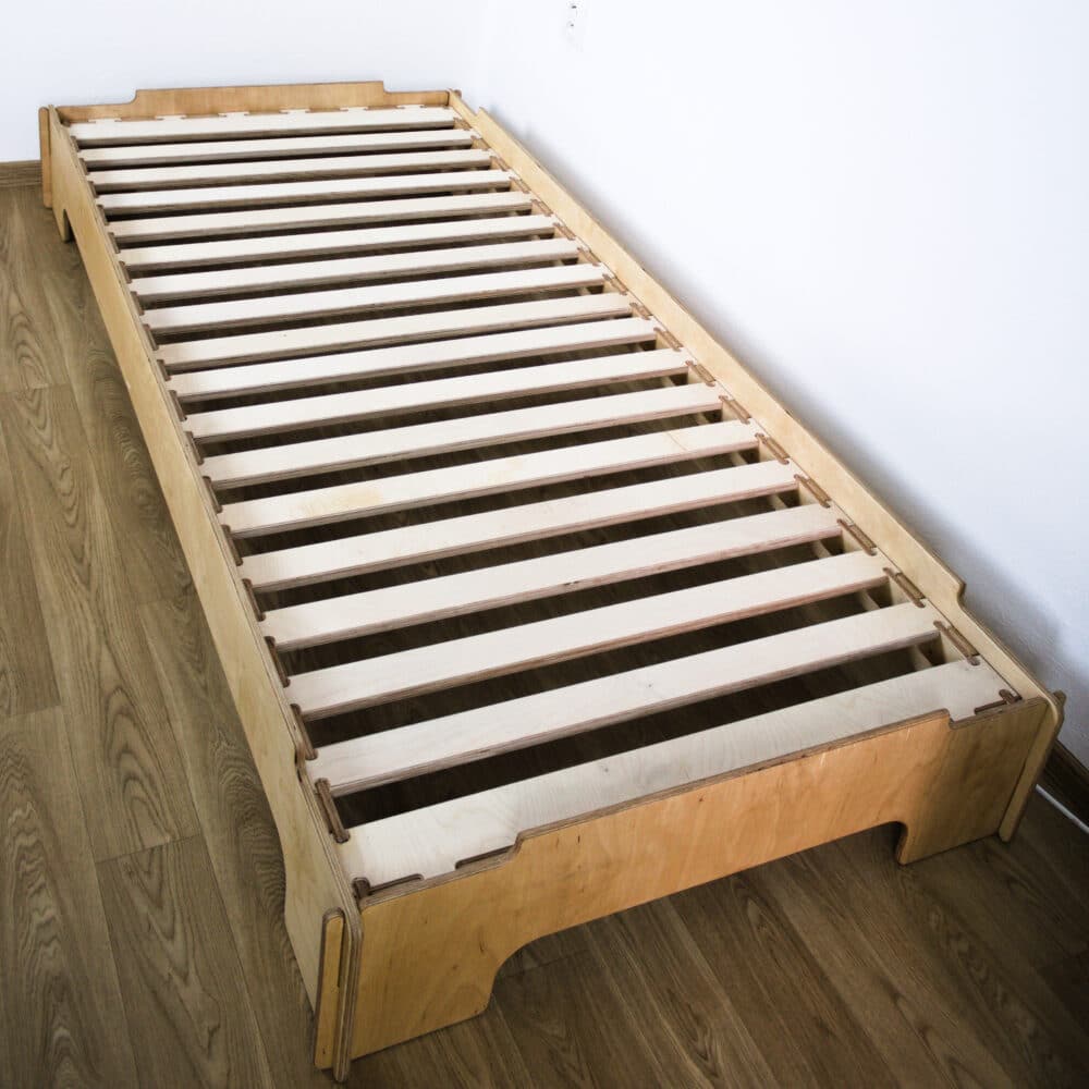 stohovatelná postel, ušetří místo