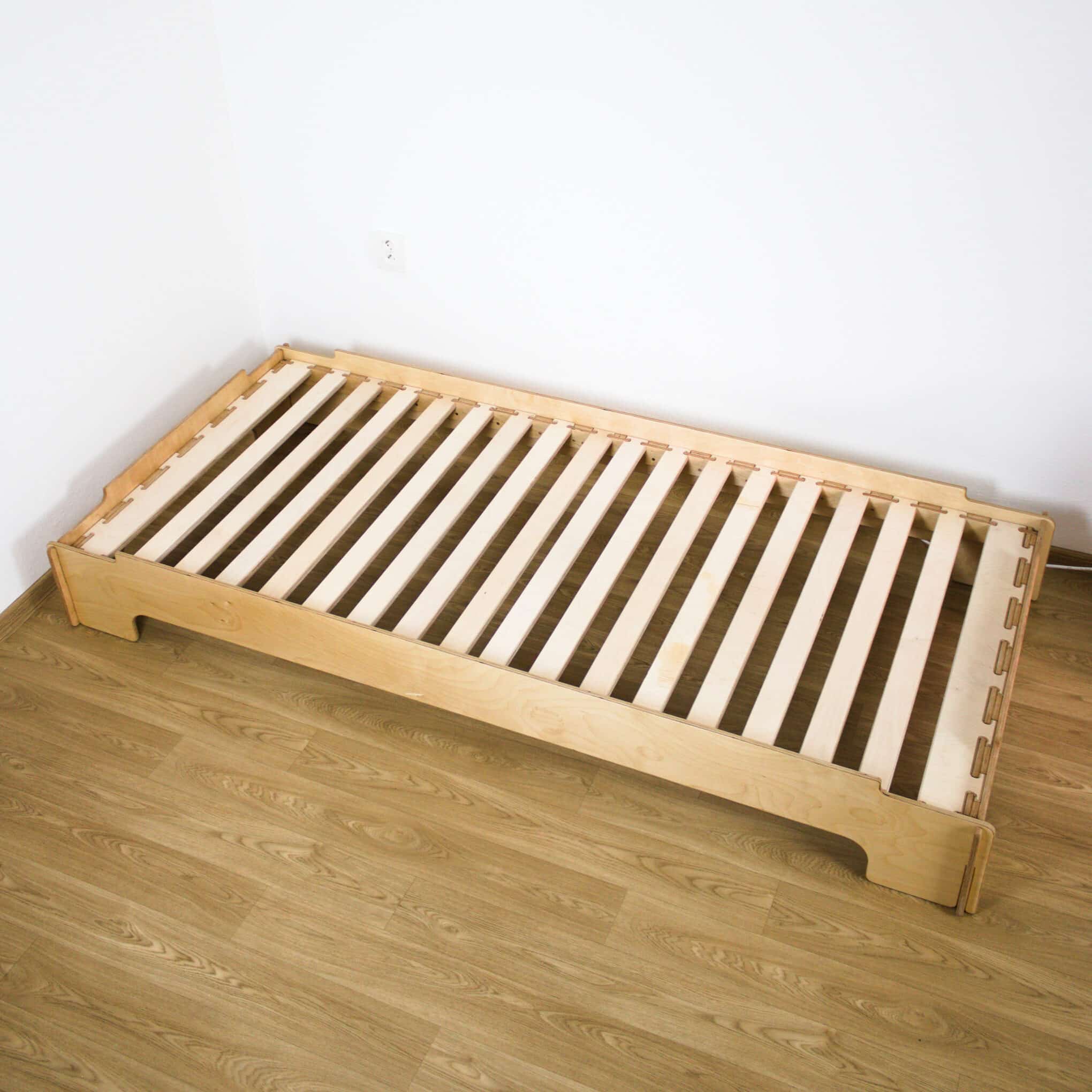 stohovatelná postel, ušetří místo