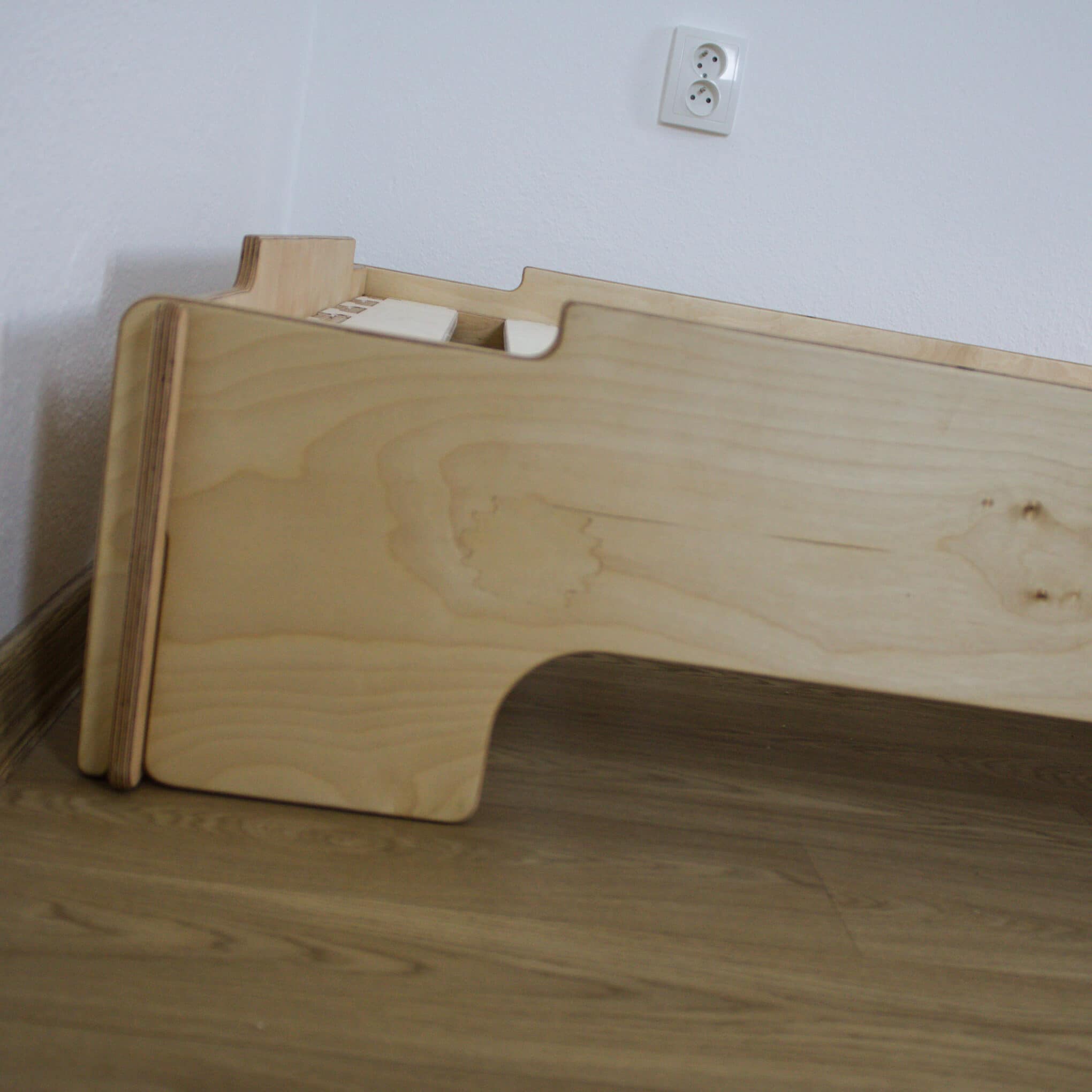 stohovatelná postel, ušetří místo