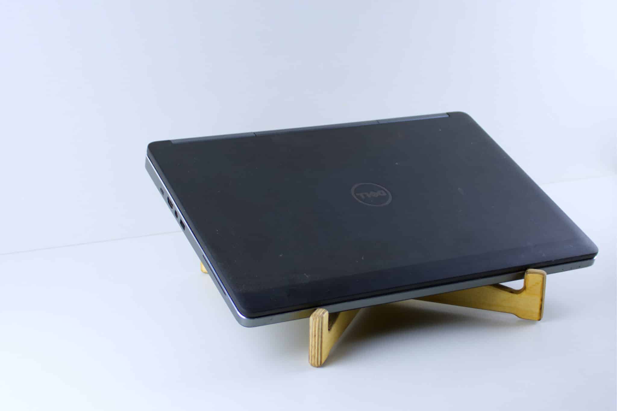 podložka pod notebook z překližky